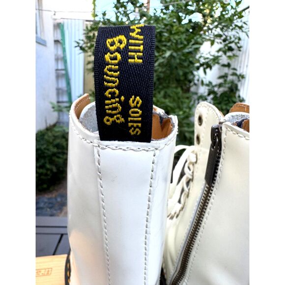 Dr. Martens Alix White Leather 10 Hole Pointed Toe Ankle Boots Size 7 DOC Marten - Picture 11 of 14